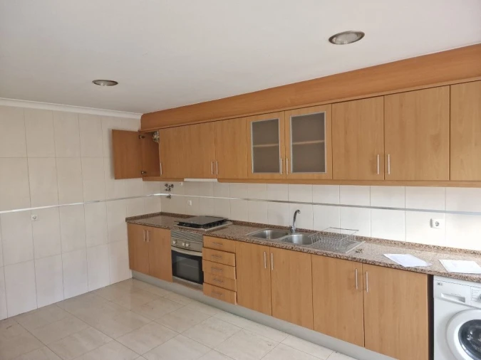 Apartamento T2 para Venda em Fernao Ferro Foto 4