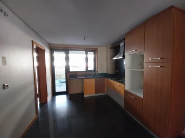 Apartamento T5 para Venda em Paranhos