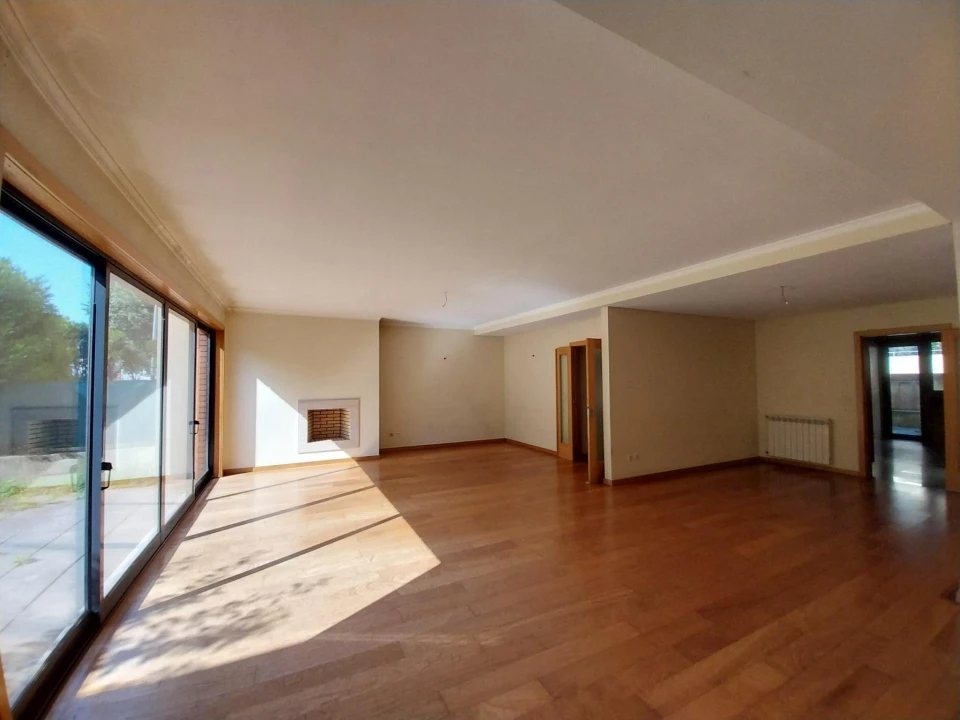 Apartamento T5 para Venda em Paranhos Foto 1