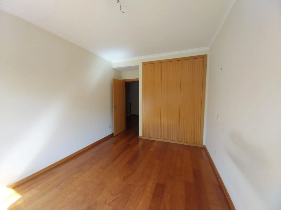 Apartamento T5 para Venda em Paranhos Foto 14