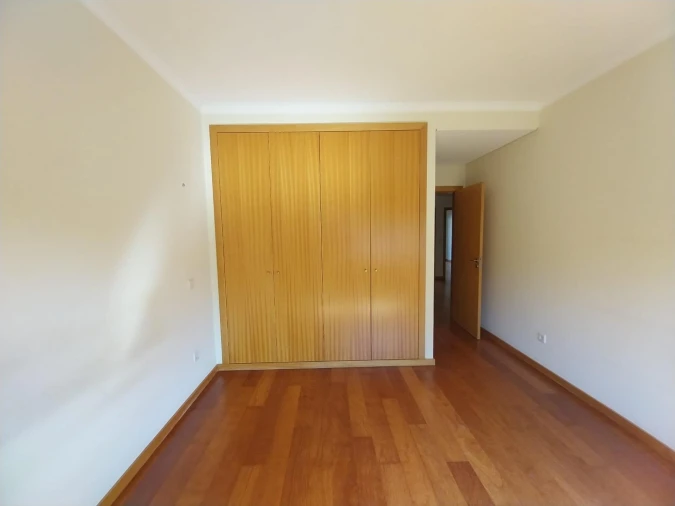 Apartamento T5 para Venda em Paranhos Foto 17