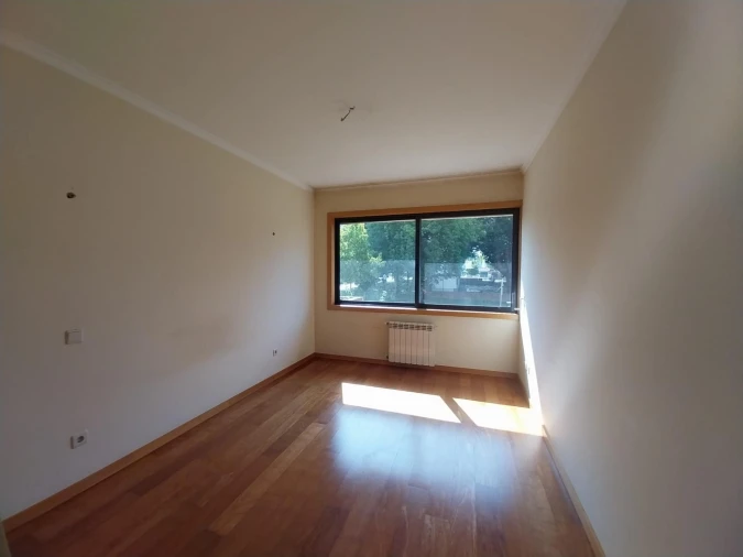 Apartamento T5 para Venda em Paranhos Foto 18