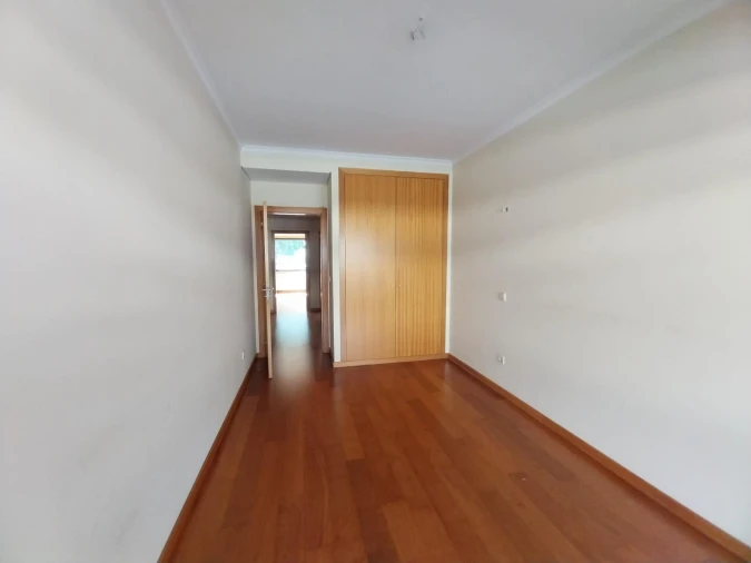 Apartamento T5 para Venda em Paranhos Foto 19