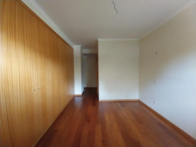Apartamento T5 para Venda em Paranhos Foto 21