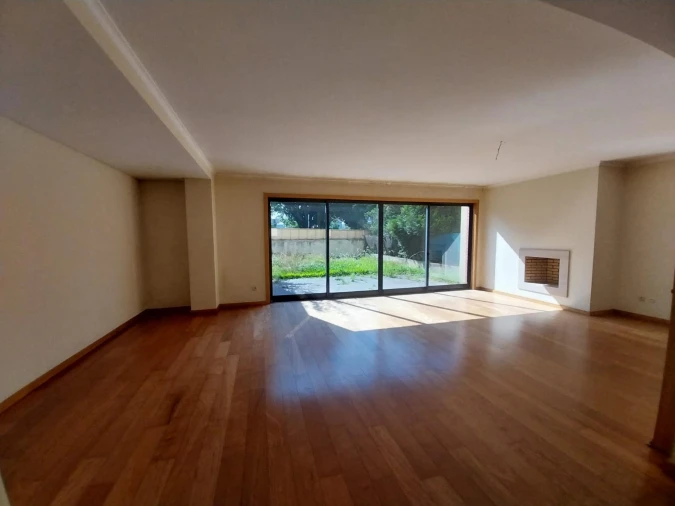 Apartamento T5 para Venda em Paranhos Foto 3