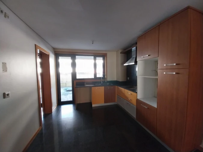 Apartamento T5 para Venda em Paranhos Foto 7