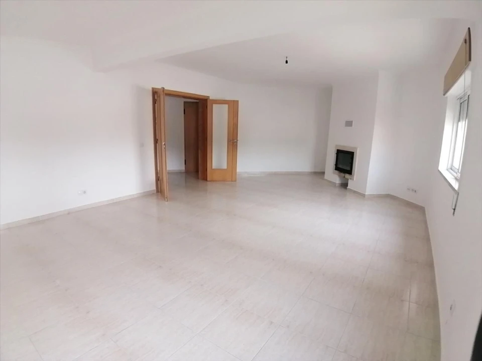 Apartamento T3 para Venda em Azambuja Foto 2