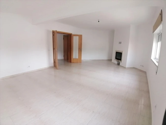 Apartamento T3 para Venda em Azambuja Foto 2