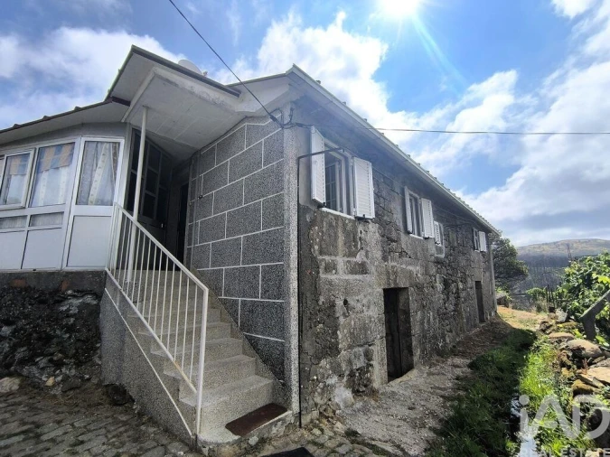 Moradia T2 para Venda em Mões Foto 2