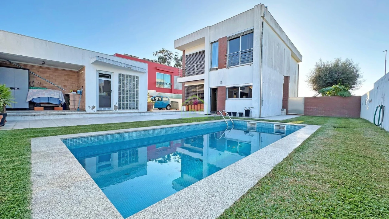 Moradia T3 para Venda em Arvore Foto 1