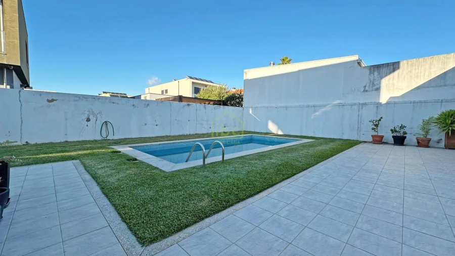 Moradia T3 para Venda em Arvore Foto 15