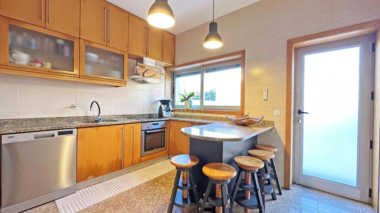 Moradia T3 para Venda em Arvore Foto 7