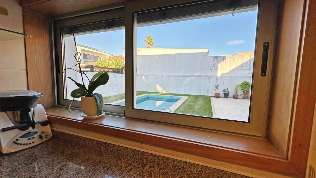 Moradia T3 para Venda em Arvore Foto 10