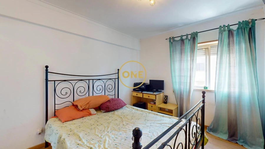 Apartamento T4 para Venda em Carregado e Cadafais Foto 12