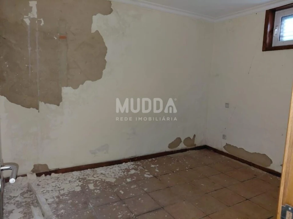 Moradia T2 para Venda em Rossas Foto 5