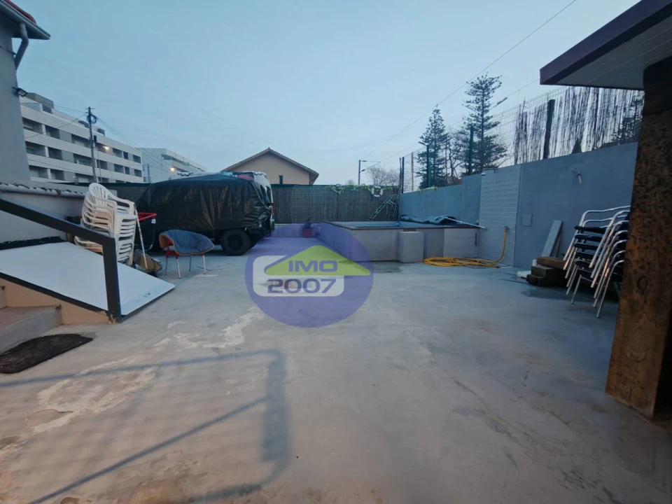 Moradia T4 para Venda em Arcozelo Foto 1