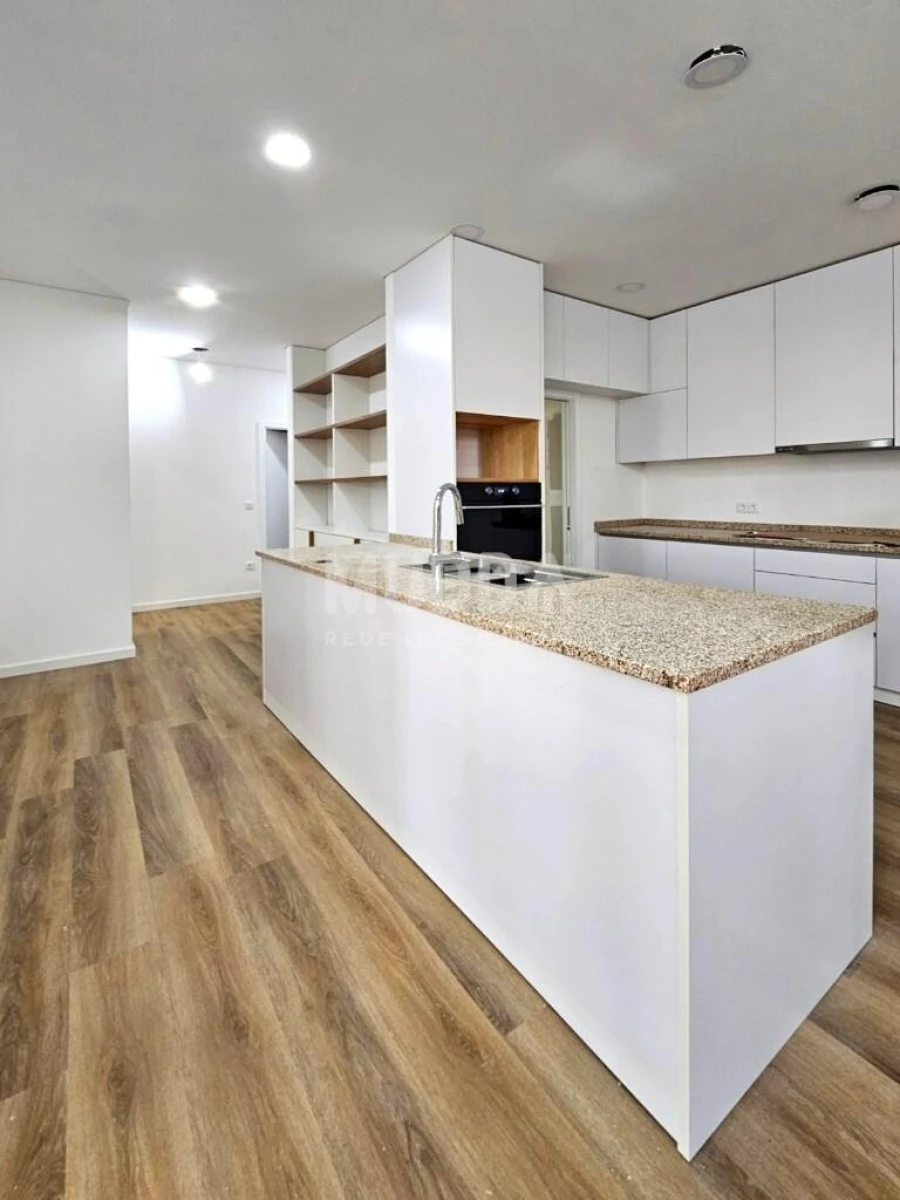 Apartamento T2 para Venda em Esmoriz Foto 3