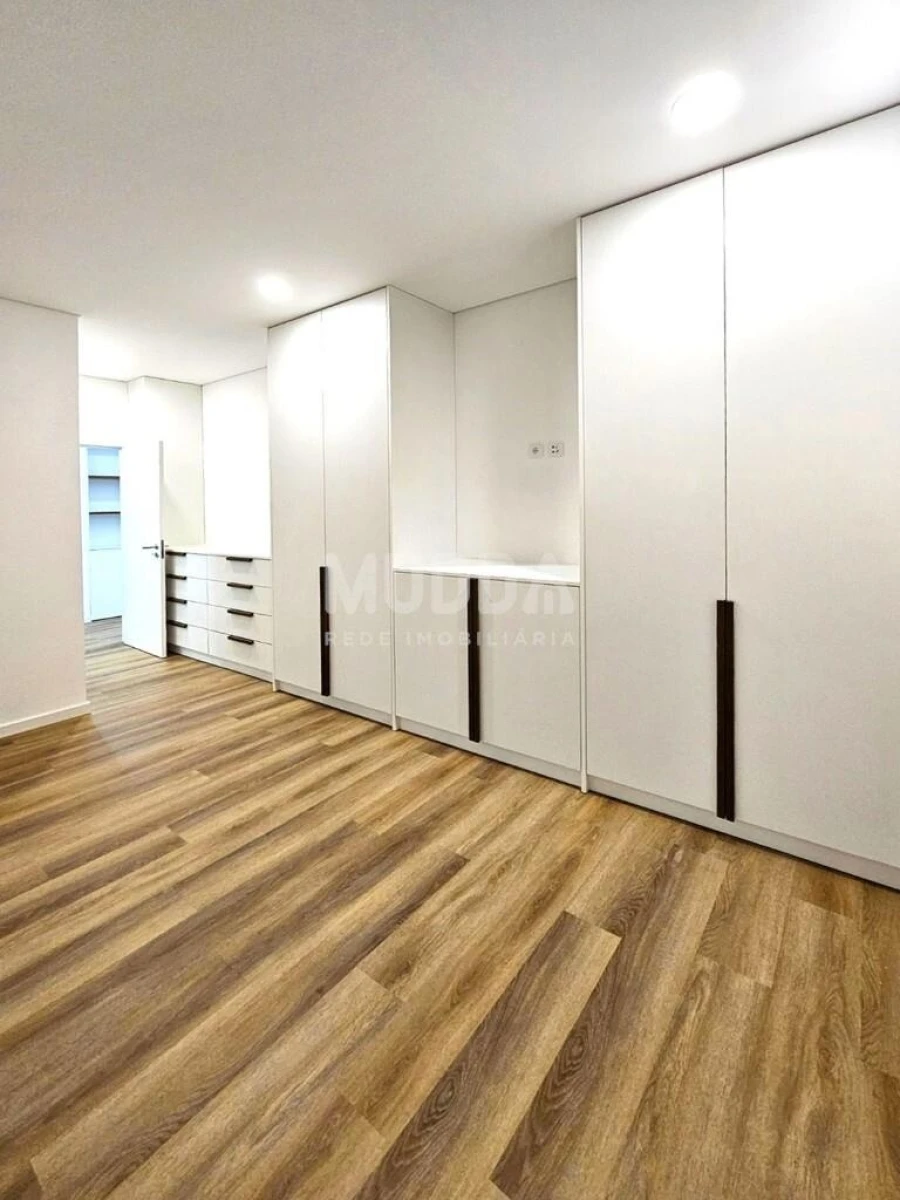 Apartamento T2 para Venda em Esmoriz Foto 16