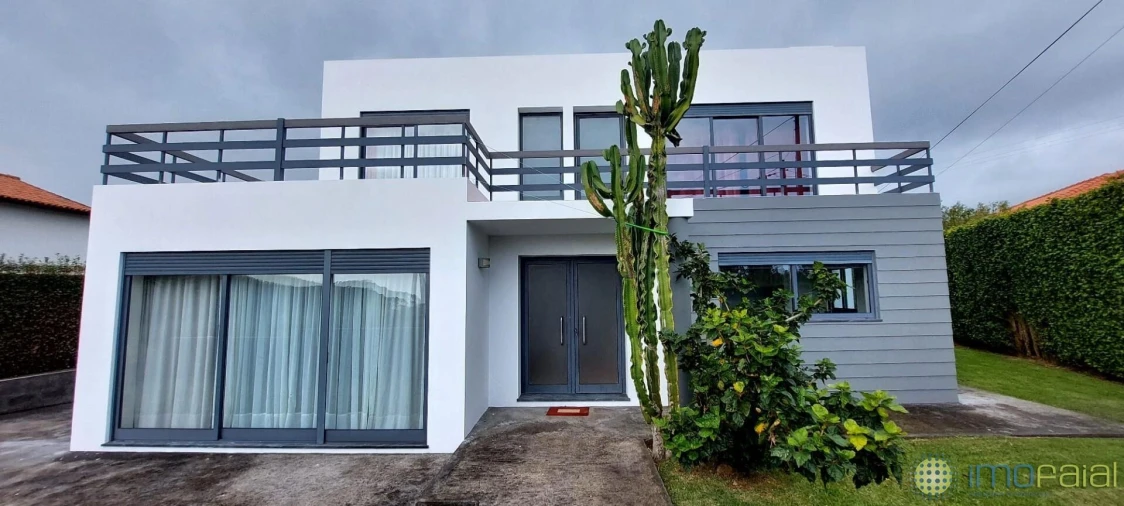 Moradia T4 para Venda em Horta (Conceição)