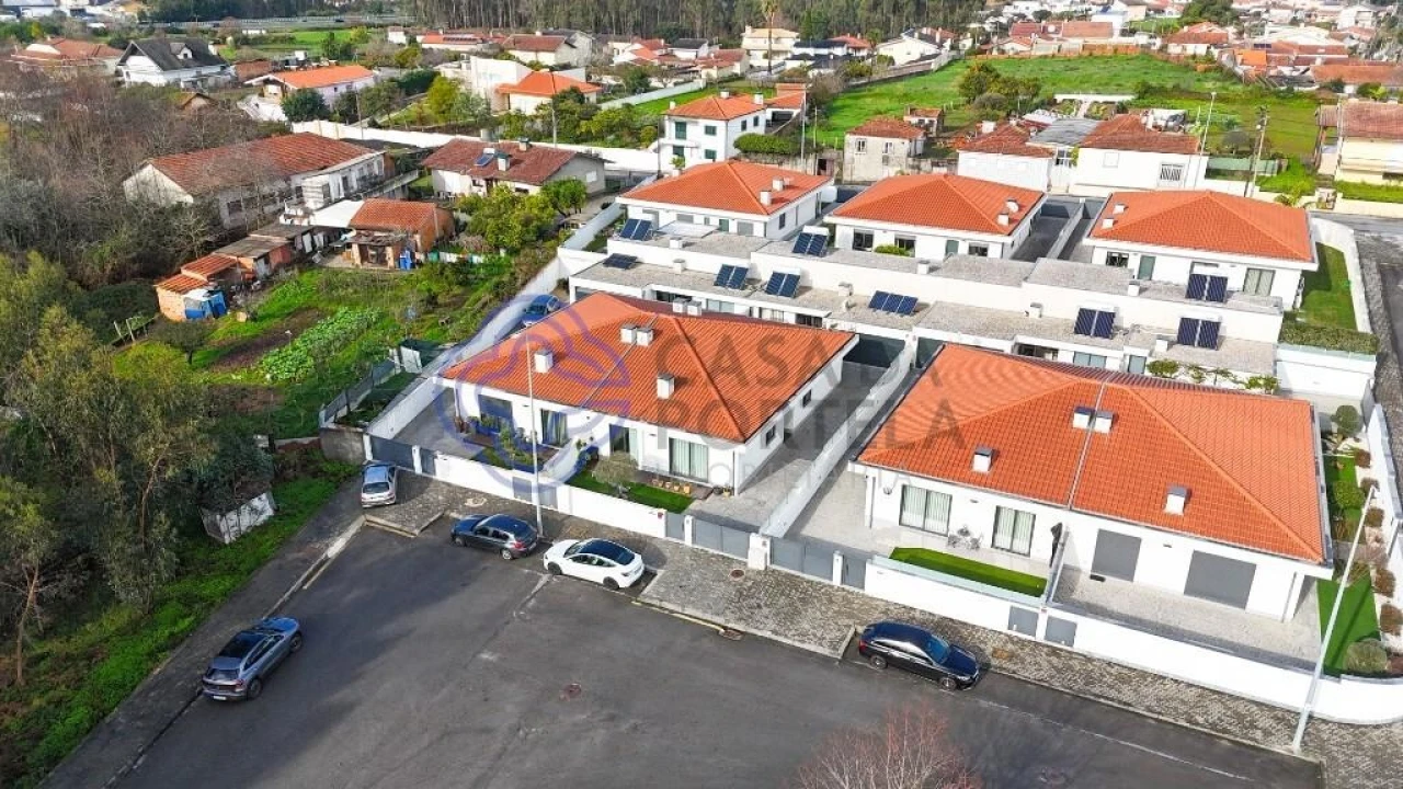 Moradia T3 para Venda em Santa Maria da Feira, Travanca, Sanfins e Espargo Foto 2