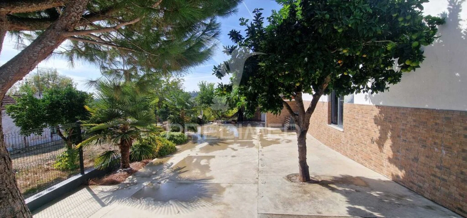 Moradia T2 para Venda em Além da Ribeira e Pedreira Foto 1