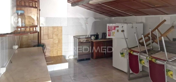 Moradia T2 para Venda em Além da Ribeira e Pedreira