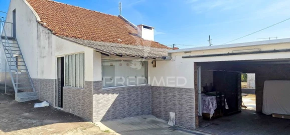 Moradia T2 para Venda em Além da Ribeira e Pedreira