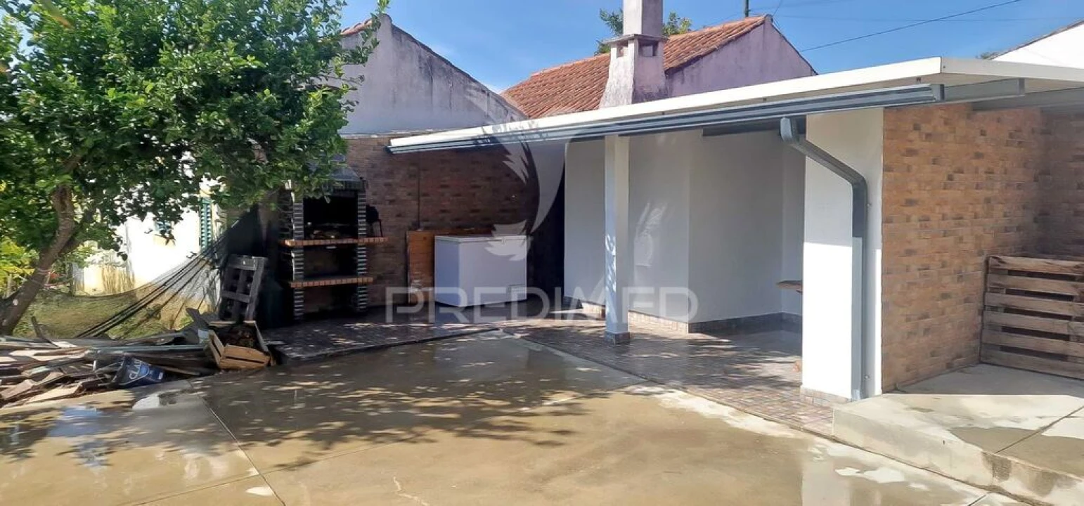 Moradia T2 para Venda em Além da Ribeira e Pedreira Foto 1