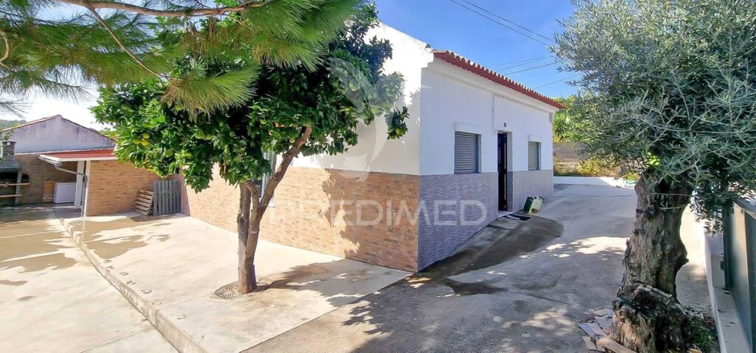 Moradia T2 para Venda em Além da Ribeira e Pedreira Foto 2