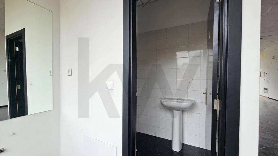 Loja para Arrendamento em São Martinho Foto 23