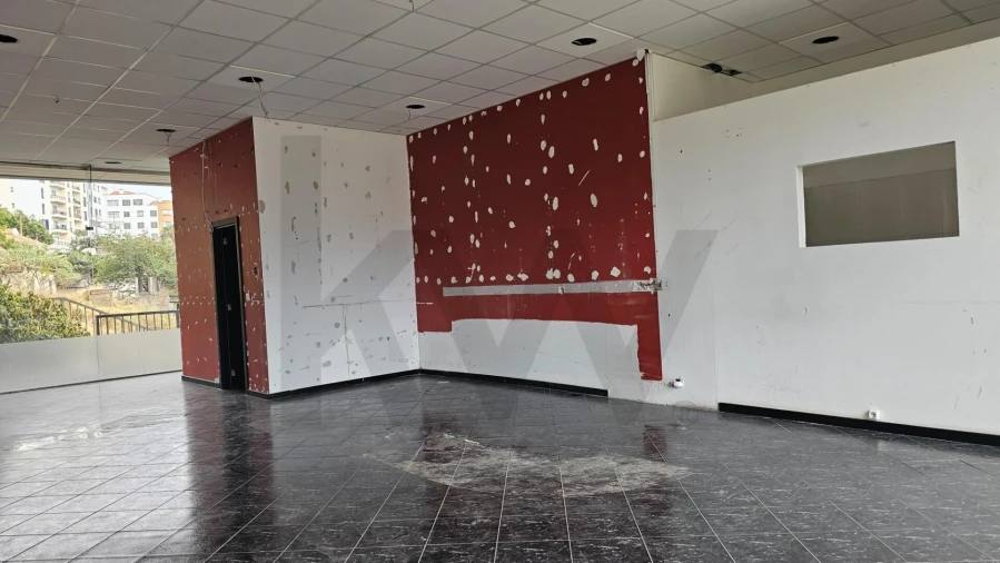 Loja para Arrendamento em São Martinho Foto 6