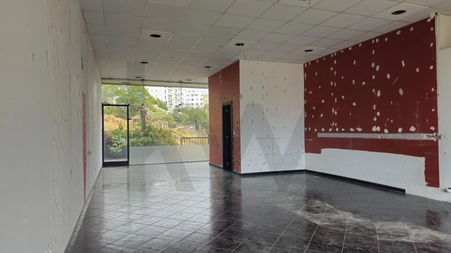 Loja para Arrendamento em São Martinho Foto 1