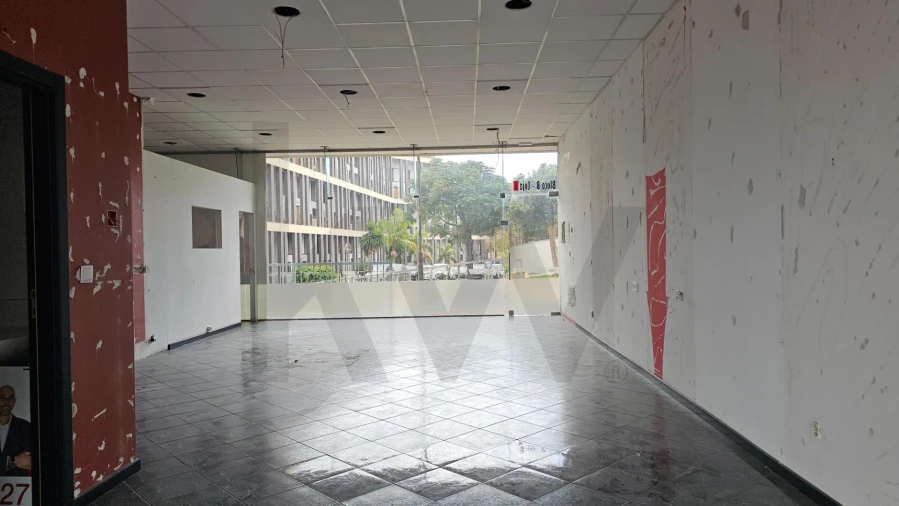 Loja para Arrendamento em São Martinho Foto 14