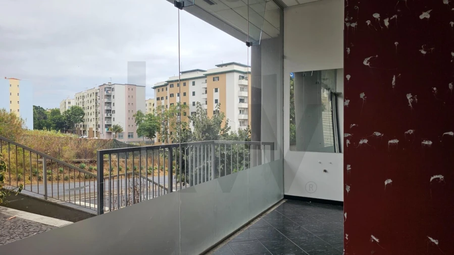 Loja para Arrendamento em São Martinho Foto 16