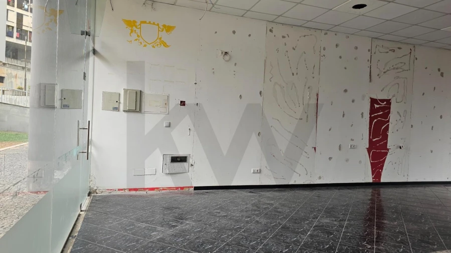 Loja para Arrendamento em São Martinho Foto 9