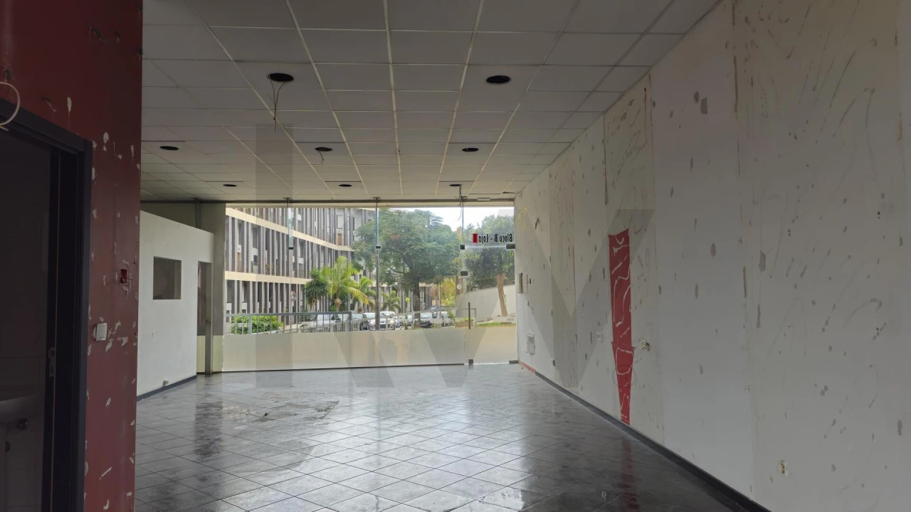 Loja para Arrendamento em São Martinho Foto 32