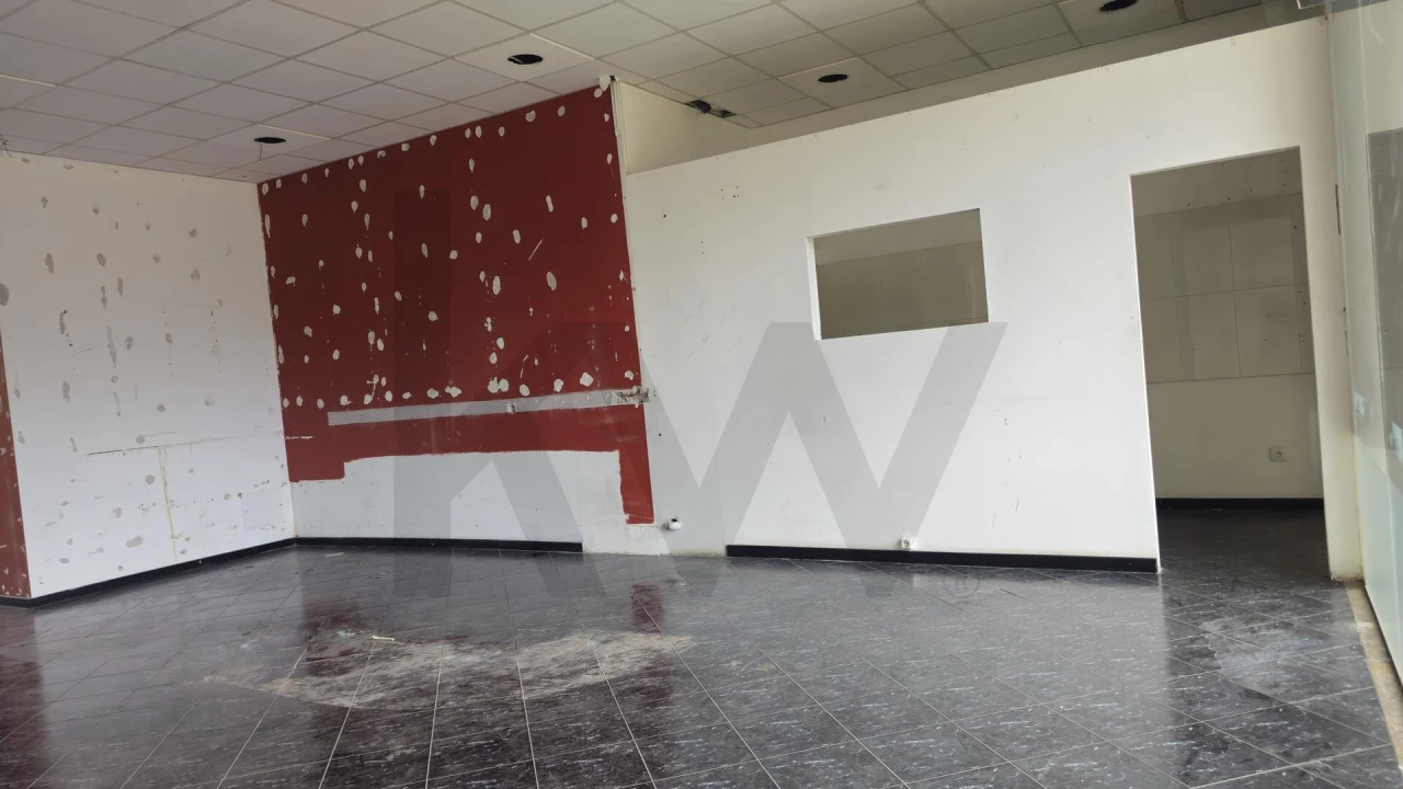 Loja para Arrendamento em São Martinho Foto 3