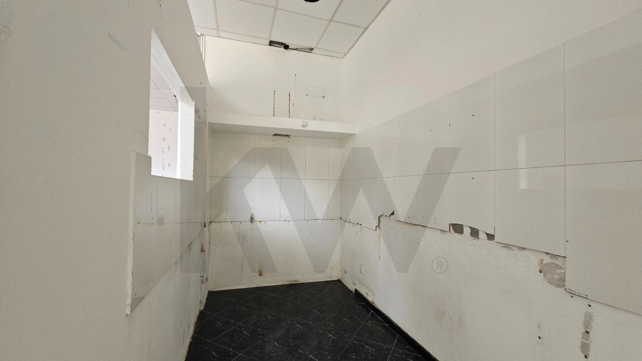 Loja para Arrendamento em São Martinho Foto 27