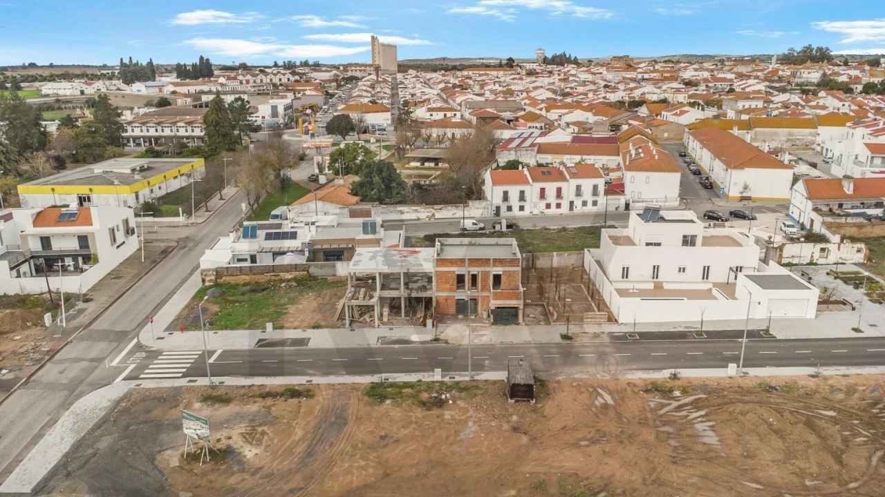 Moradia T4 para Venda em Cuba Foto 5