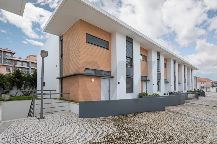 Moradia T3 para Arrendamento em Alcabideche Foto 32