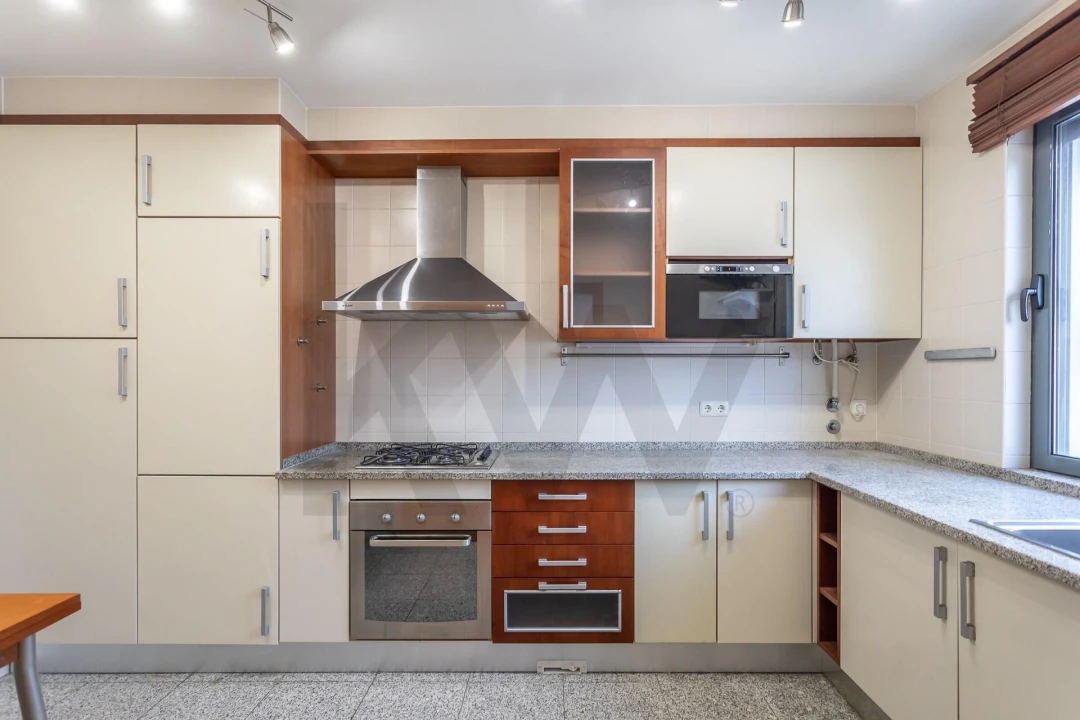 Moradia T3 para Arrendamento em Alcabideche Foto 25