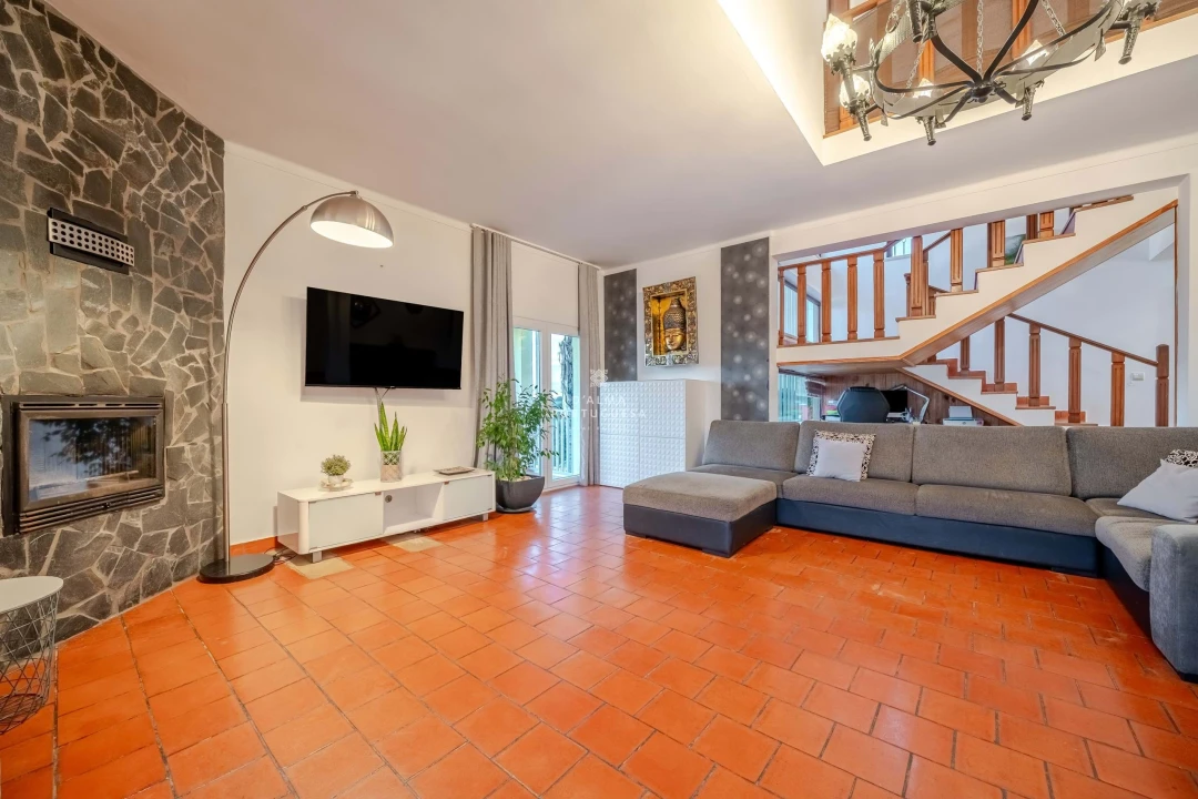 Moradia T5 para Venda em Guia Foto 44