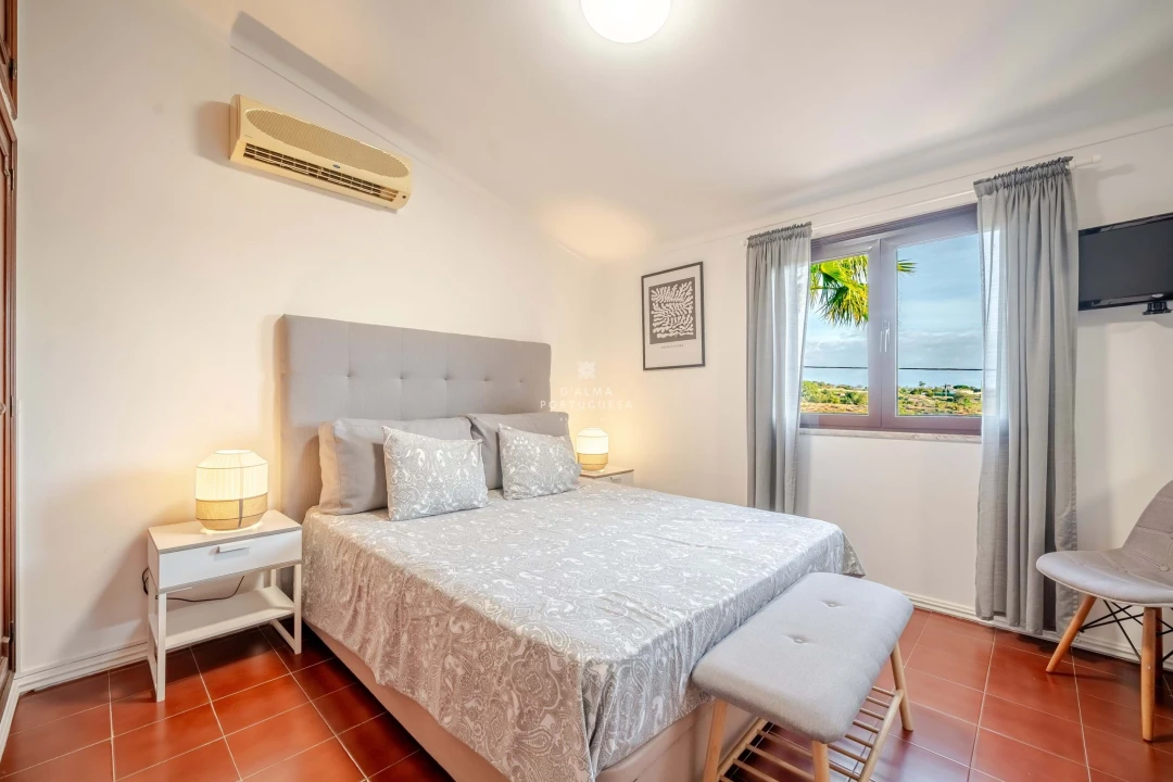 Moradia T5 para Venda em Guia Foto 30