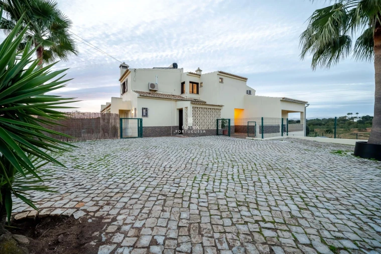 Moradia T5 para Venda em Guia Foto 55