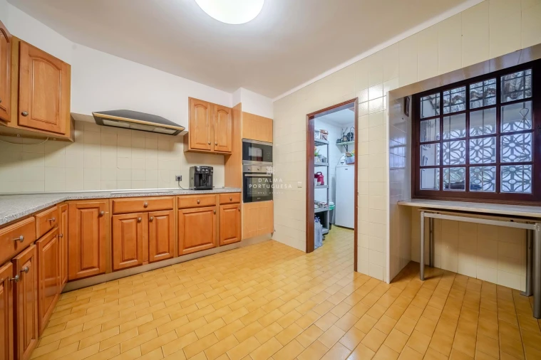 Moradia T5 para Venda em Guia Foto 51