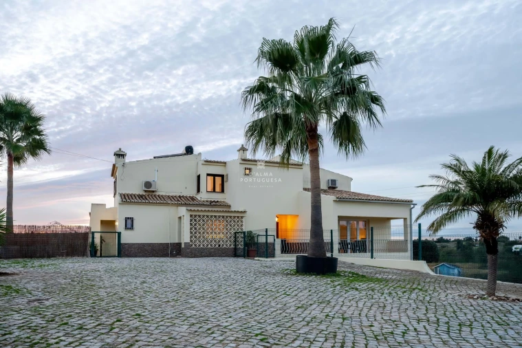 Moradia T5 para Venda em Guia Foto 56