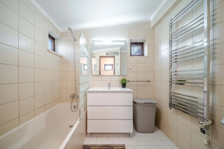 Moradia T5 para Venda em Guia Foto 27