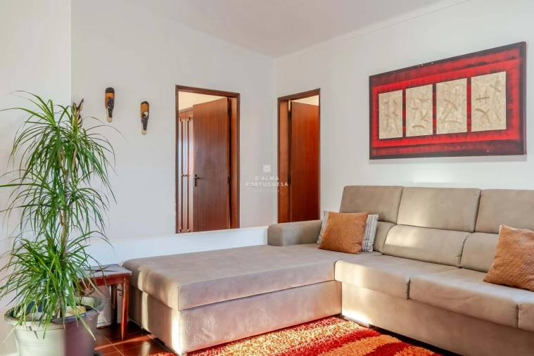 Moradia T5 para Venda em Guia Foto 20