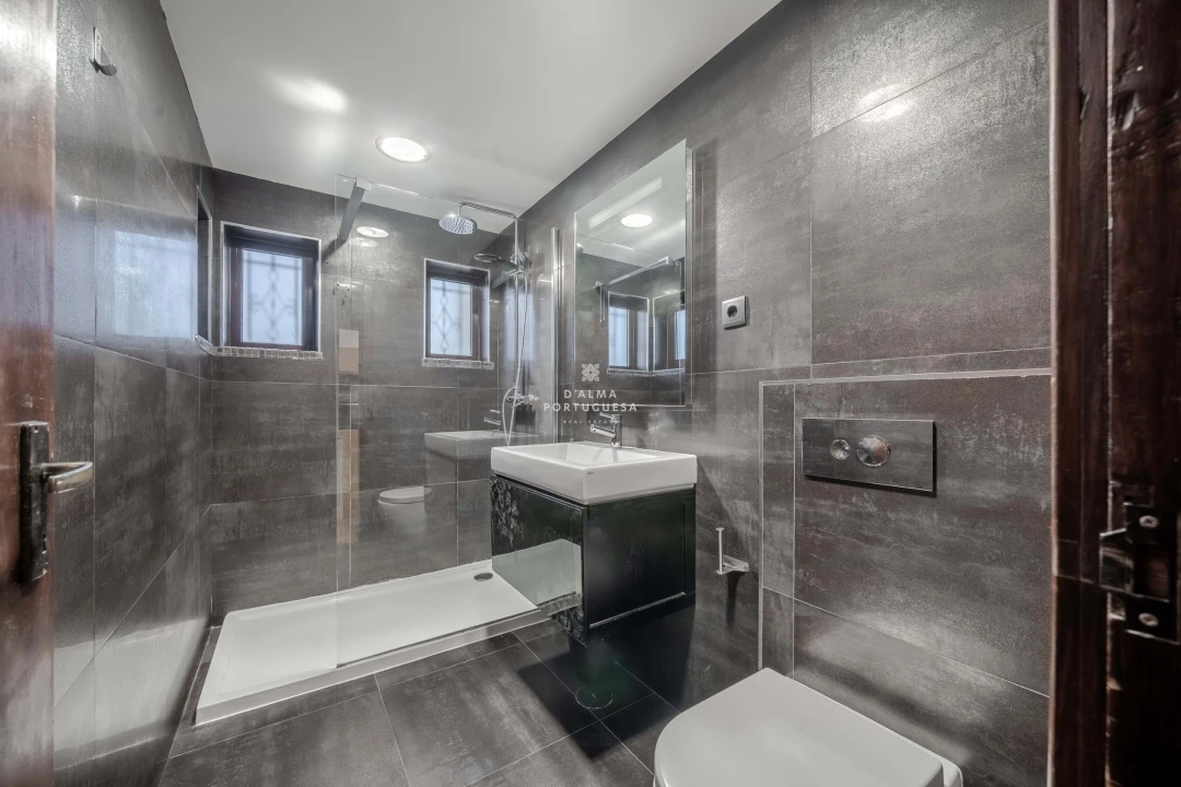 Moradia T5 para Venda em Guia Foto 54