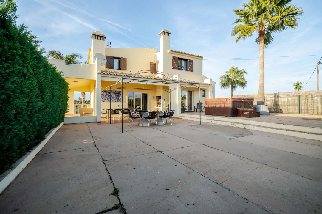 Moradia T5 para Venda em Guia Foto 13